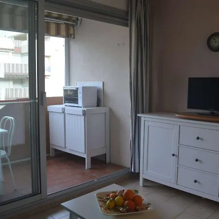 A St-raphael Avec Terrasse Et Parking, A 100m De La - Fr-1-226a-23 Saint-Raphael (Var)