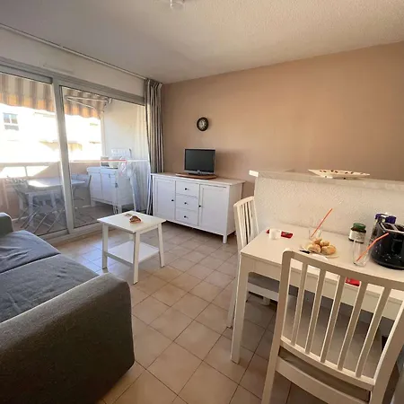 A St-raphael Avec Terrasse Et Parking, A 100m De La - Fr-1-226a-23 * Saint-Raphael (Var)
