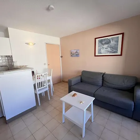 A St-raphael Avec Terrasse Et Parking, A 100m De La - Fr-1-226a-23