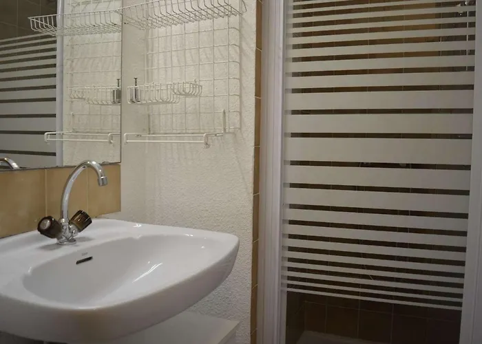 A St-raphael Avec Terrasse Et Parking, A 100m De La - Fr-1-226a-23 *