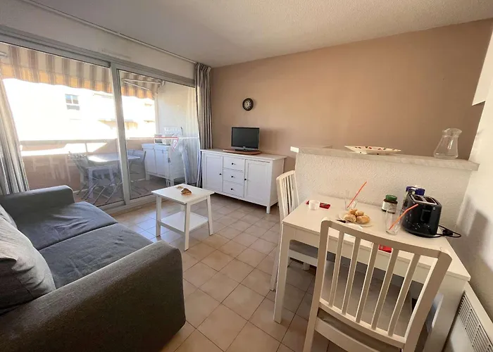 A St-raphael Avec Terrasse Et Parking, A 100m De La - Fr-1-226a-23 * Saint-Raphaël