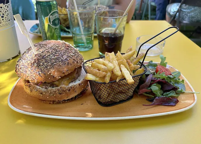 アパート A St-raphael Avec Terrasse Et Parking, A 100m De La - Fr-1-226a-23 *