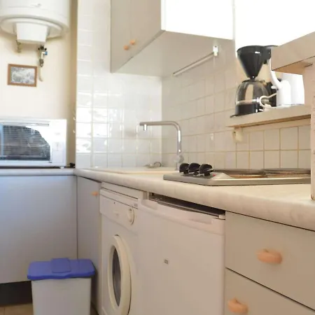 à St-raphaël Avec Terrasse Et Parking, à 100m De La - Fr-1-226a-23 Appartement