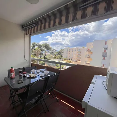 à St-raphaël Avec Terrasse Et Parking, à 100m De La - Fr-1-226a-23 * Saint-Raphaël