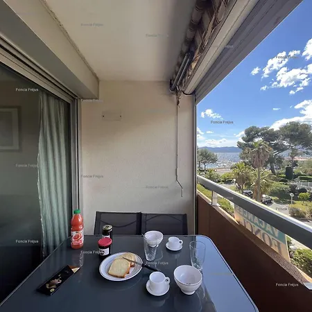 A St-raphael Avec Terrasse Et Parking, A 100m De La - Fr-1-226a-23