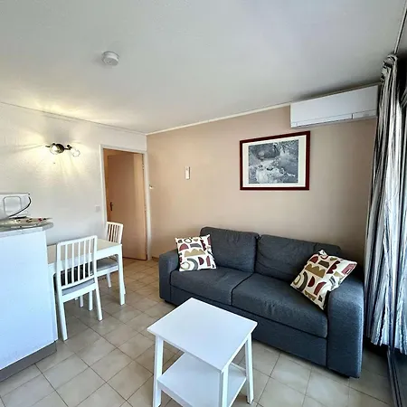 à St-raphaël Avec Terrasse Et Parking, à 100m De La - Fr-1-226a-23 * Saint-Raphaël