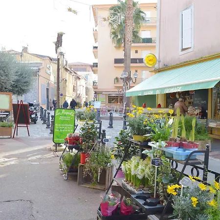 Appartement à St-raphaël Avec Terrasse Et Parking, à 100m De La - Fr-1-226a-23 Saint-Raphaël