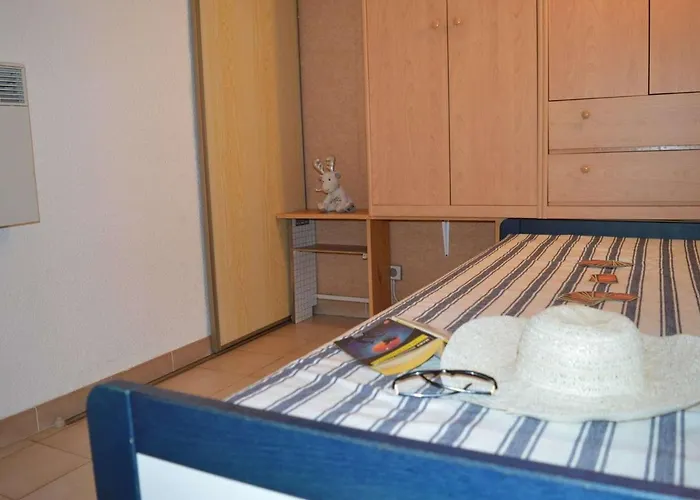 A St-raphael Avec Terrasse Et Parking, A 100m De La - Fr-1-226a-23 Apartman *