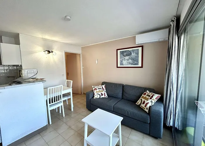 A St-raphael Avec Terrasse Et Parking, A 100m De La - Fr-1-226a-23 * Saint-Raphaël